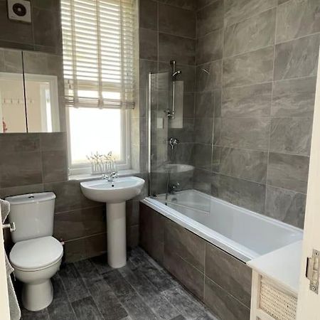 One Bedroom Apartment In The Centre Of لاندودنو المظهر الخارجي الصورة